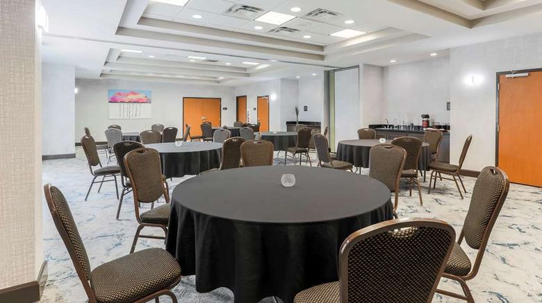 <b>Hilton Garden Inn Tulsa South Meeting</b>. Images powered by <a href="https://iceportal.shijigroup.com/" title="IcePortal" target="_blank">IcePortal</a>.