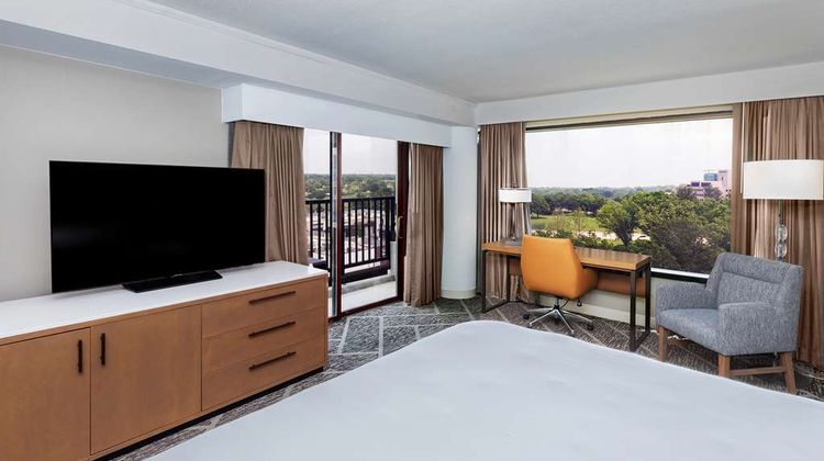 Doubletree Hotel at Warren Place Room