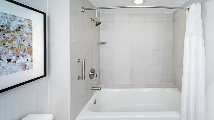 Doubletree Hotel at Warren Place Room