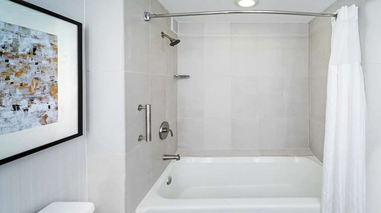 <b>Doubletree Hotel at Warren Place Room</b>. Images powered by <a href="https://iceportal.shijigroup.com/" title="IcePortal" target="_blank">IcePortal</a>.