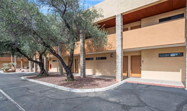 Doubletree by Hilton Tucson Reid Park Exterior