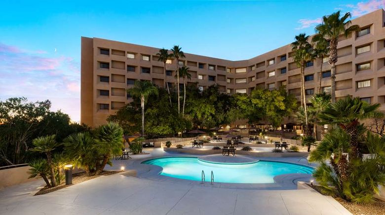 <b>Hilton Tucson East Pool</b>. Images powered by <a href="https://iceportal.shijigroup.com/" title="IcePortal" target="_blank">IcePortal</a>.