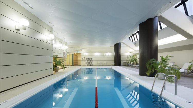 Hilton Tokyo Pool