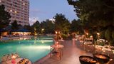 <b>Hilton Tokyo Bay Pool</b>. Images powered by <a href="https://iceportal.shijigroup.com/" title="IcePortal" target="_blank">IcePortal</a>.