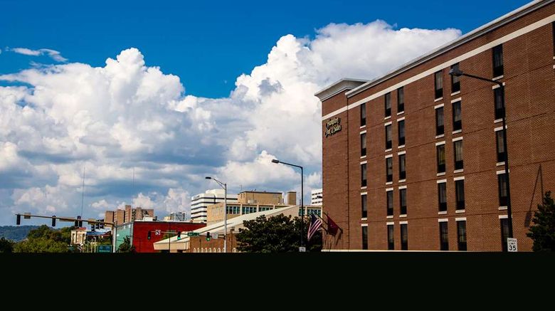 <b>Hampton Inn & Suites Downtown Exterior</b>. Images powered by <a href="https://iceportal.shijigroup.com/" title="IcePortal" target="_blank">IcePortal</a>.