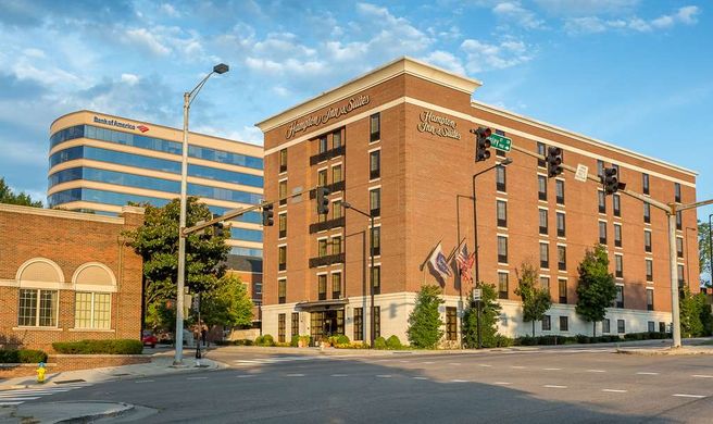 Hampton Inn & Suites Downtown Exterior