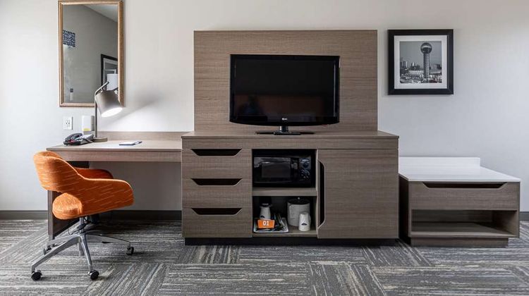 Hampton Inn & Suites Downtown Room