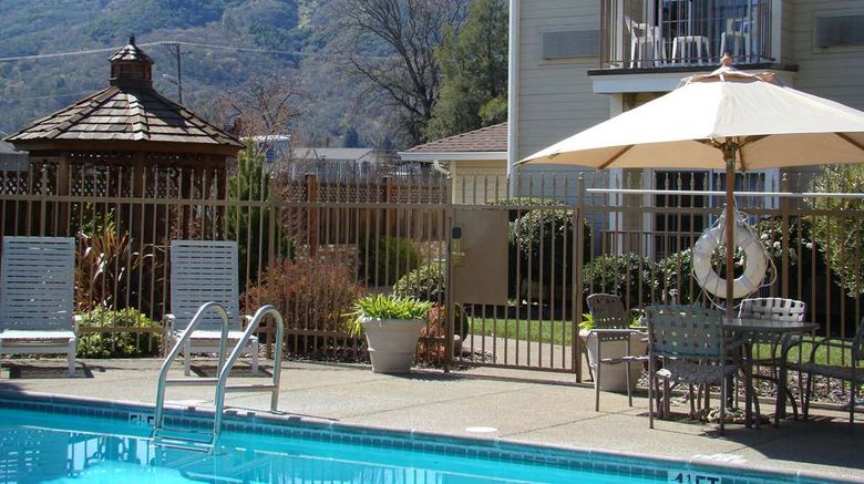 <b>Hampton Inn Ukiah Pool</b>. Images powered by <a href="https://iceportal.shijigroup.com/" title="IcePortal" target="_blank">IcePortal</a>.