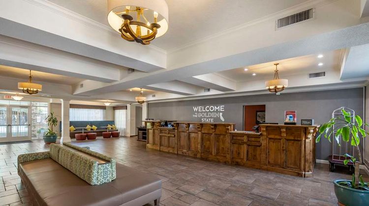 Hampton Inn Ukiah Lobby