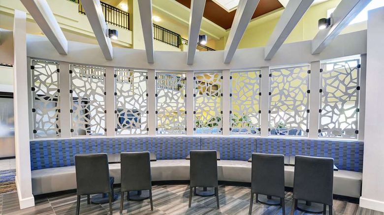 <b>Embassy Suites Valencia Restaurant</b>. Images powered by <a href="https://iceportal.shijigroup.com/" title="IcePortal" target="_blank">IcePortal</a>.