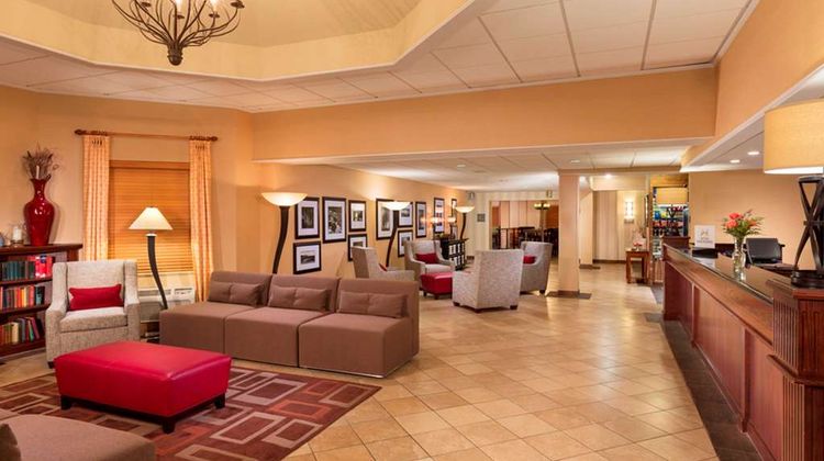 DoubleTree by Hilton Hotel Vancouver Lobby