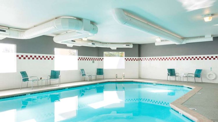 DoubleTree by Hilton Hotel Vancouver Pool
