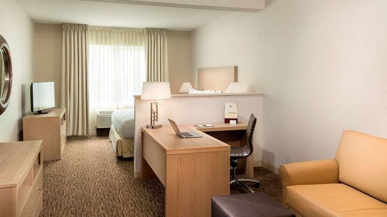 <b>DoubleTree by Hilton Hotel Vancouver Room</b>. Images powered by <a href="https://iceportal.shijigroup.com/" title="IcePortal" target="_blank">IcePortal</a>.
