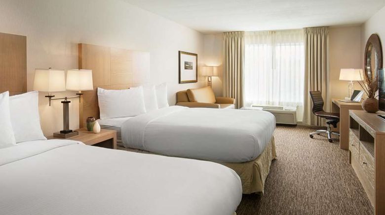 <b>DoubleTree by Hilton Hotel Vancouver Room</b>. Images powered by <a href="https://iceportal.shijigroup.com/" title="IcePortal" target="_blank">IcePortal</a>.