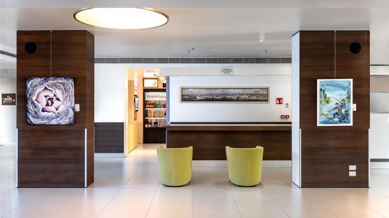 <b>Hilton Garden Inn Venice Mestre Lobby</b>. Images powered by <a href="https://iceportal.shijigroup.com/" title="IcePortal" target="_blank">IcePortal</a>.