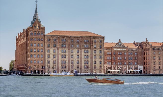 Hilton Molino Stucky Venice Exterior