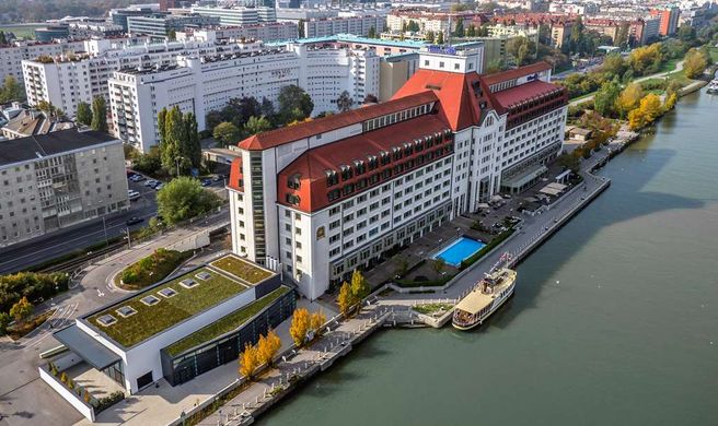 Hilton Vienna Danube Waterfront Exterior