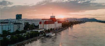 Hilton Vienna Danube Waterfront Exterior