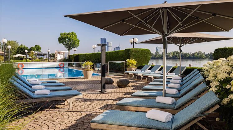 Hilton Vienna Danube Waterfront Pool
