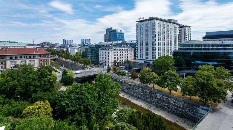 Hilton Vienna Park Exterior. Images powered by <a href="https://iceportal.shijigroup.com" target="_blank" rel="noopener">Ice Portal</a>.