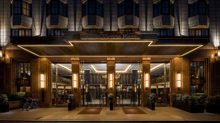 Hilton Vienna Plaza Exterior