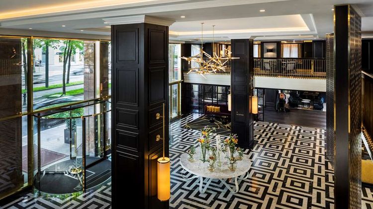 Hilton Vienna Plaza Lobby