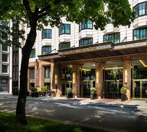 Hilton Vienna Plaza Exterior
