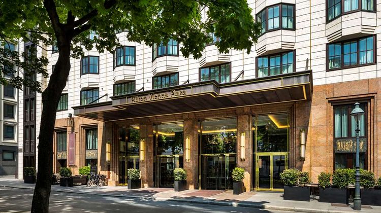 Hilton Vienna Plaza Exterior