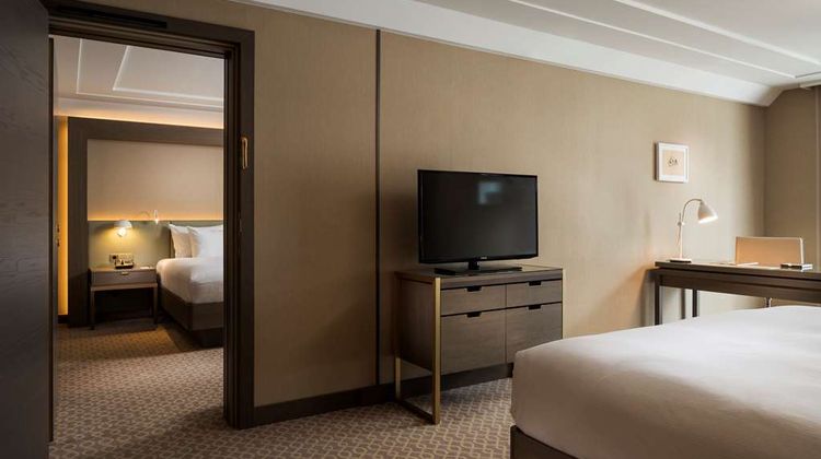 Hilton Vienna Plaza Room