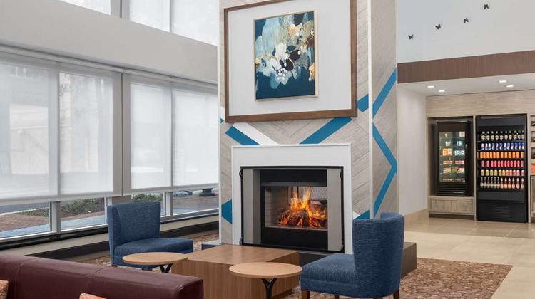 Hilton Garden Inn Bethesda Lobby