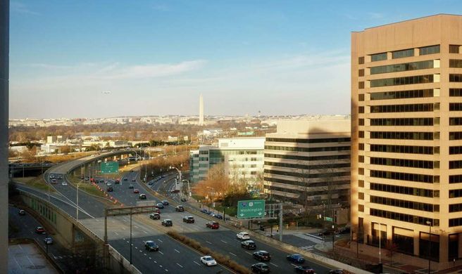 Embassy Suites Hotel Crystal City Exterior