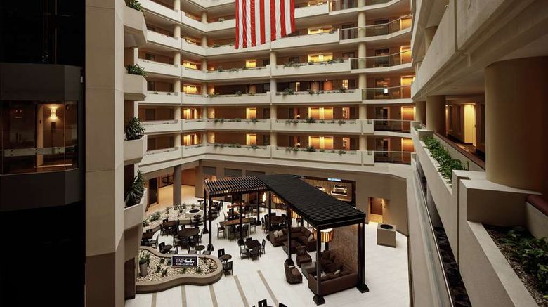 <b>Embassy Suites Hotel Crystal City Lobby</b>. Images powered by <a href="https://iceportal.shijigroup.com/" title="IcePortal" target="_blank">IcePortal</a>.