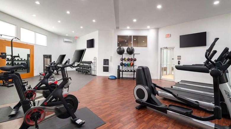 <b>Embassy Suites Hotel Crystal City Health</b>. Images powered by <a href="https://iceportal.shijigroup.com/" title="IcePortal" target="_blank">IcePortal</a>.