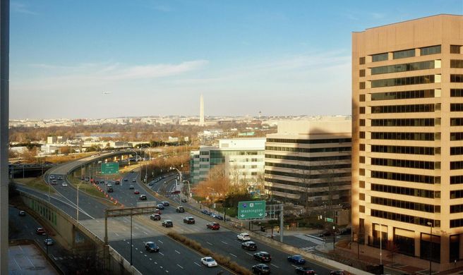 Embassy Suites Hotel Crystal City Exterior