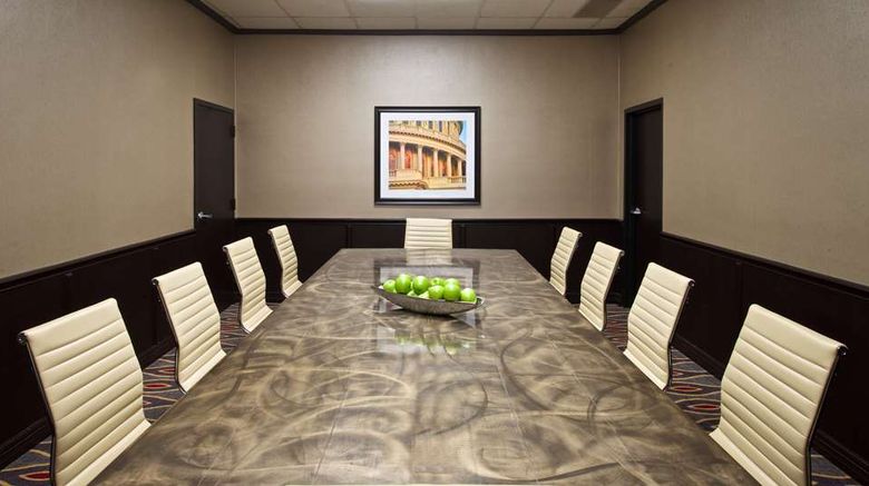 <b>Embassy Suites by Hilton Dulles Airport Meeting</b>. Images powered by <a href="https://iceportal.shijigroup.com/" title="IcePortal" target="_blank">IcePortal</a>.