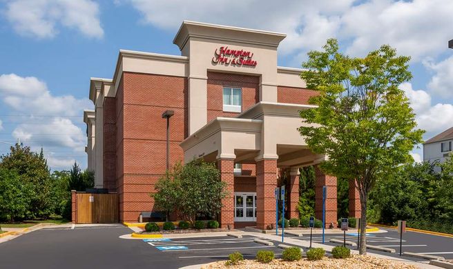 Hampton Inn & Suites Herndon-Reston Exterior