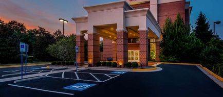 Hampton Inn & Suites Herndon-Reston Exterior