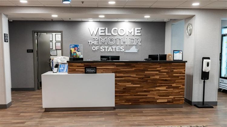 Hampton Inn & Suites Leesburg Lobby