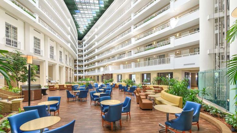 <b>Embassy Suites Olde Towne Lobby</b>. Images powered by <a href="https://iceportal.shijigroup.com/" title="IcePortal" target="_blank">IcePortal</a>.