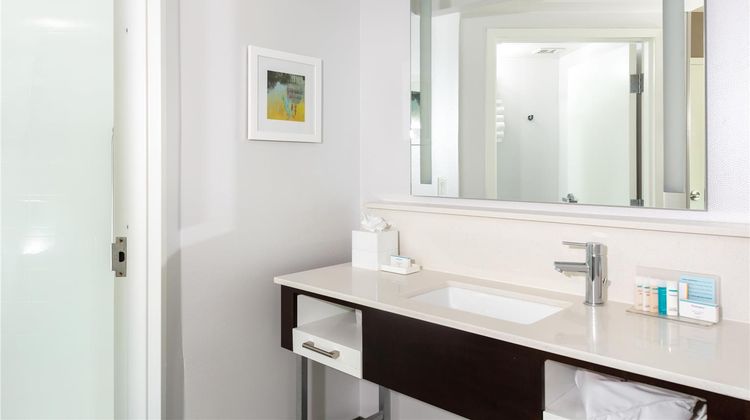 Hampton Inn Arlington Crystal City DCA Room