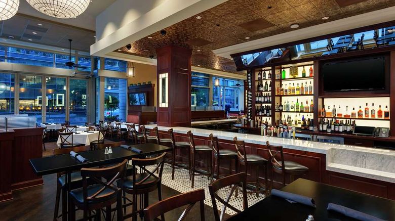 <b>Hilton Garden Inn Washington/Georgetown Restaurant</b>. Images powered by <a href="https://iceportal.shijigroup.com/" title="IcePortal" target="_blank">IcePortal</a>.
