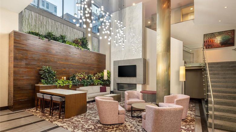<b>Hilton Garden Inn Washington/Georgetown Lobby</b>. Images powered by <a href="https://iceportal.shijigroup.com/" title="IcePortal" target="_blank">IcePortal</a>.