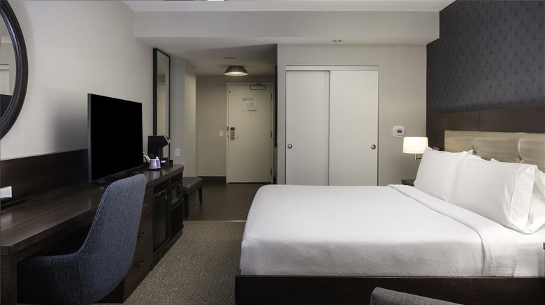 <b>Hilton Garden Inn Washington/Georgetown Room</b>. Images powered by <a href="https://iceportal.shijigroup.com/" title="IcePortal" target="_blank">IcePortal</a>.