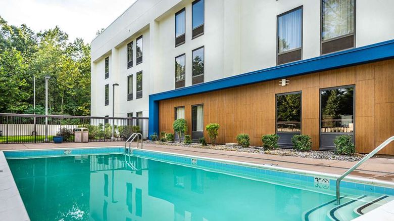 <b>Hampton Inn Waldorf Pool</b>. Images powered by <a href="https://iceportal.shijigroup.com/" title="IcePortal" target="_blank">IcePortal</a>.