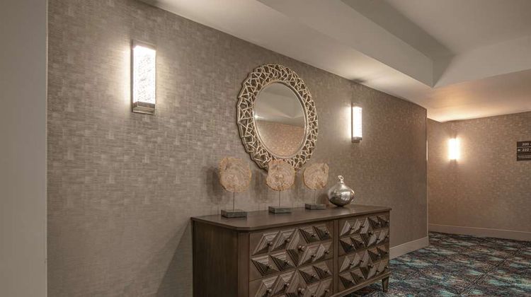 Hampton Inn Waldorf Lobby