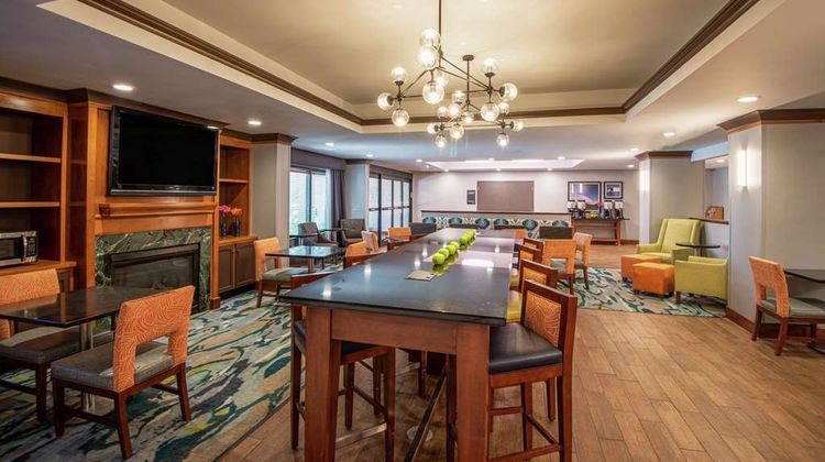 Hampton Inn Waldorf Lobby