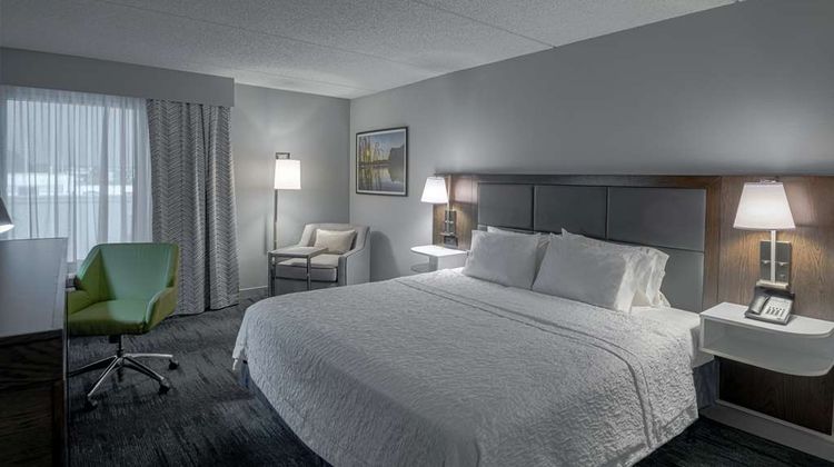 Hampton Inn Waldorf Room