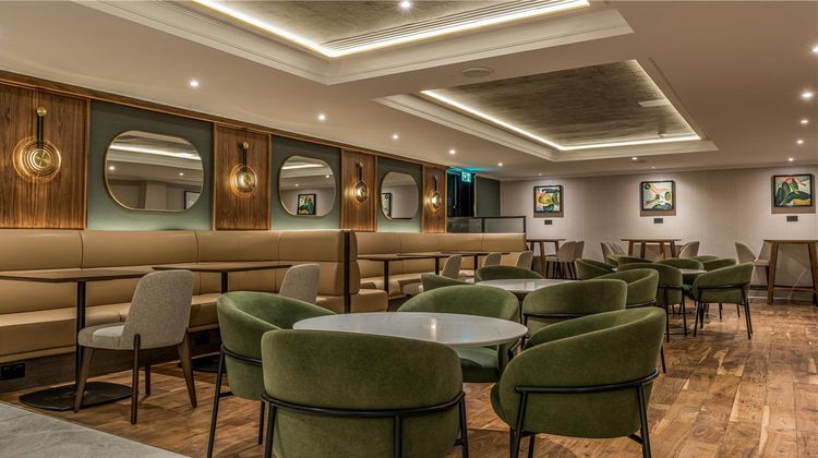 Hilton London Watford Lobby