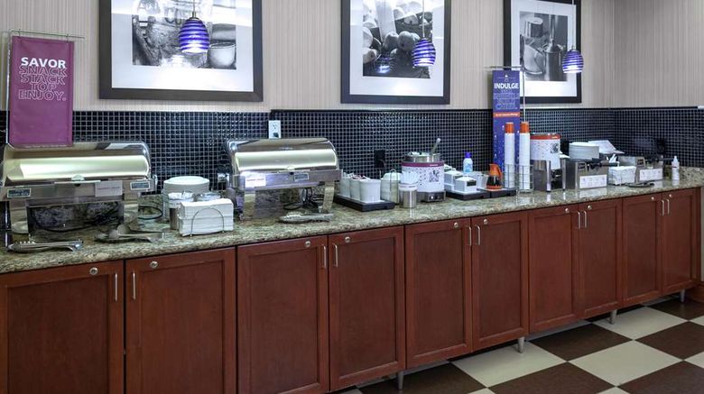 <b>Hampton Inn Woodbridge Restaurant</b>. Images powered by <a href="https://iceportal.shijigroup.com/" title="IcePortal" target="_blank">IcePortal</a>.