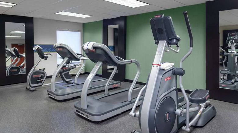 <b>Hampton Inn Woodbridge Health</b>. Images powered by <a href="https://iceportal.shijigroup.com/" title="IcePortal" target="_blank">IcePortal</a>.